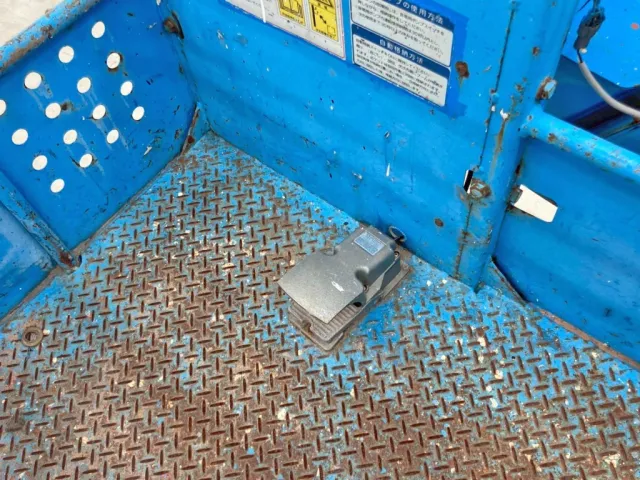 フットスイッチです。|三菱 ファイター PA-FK71D(2WD)の写真33