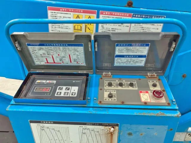 上物下部の操作盤です。|三菱 ファイター PA-FK71D(2WD)の写真34