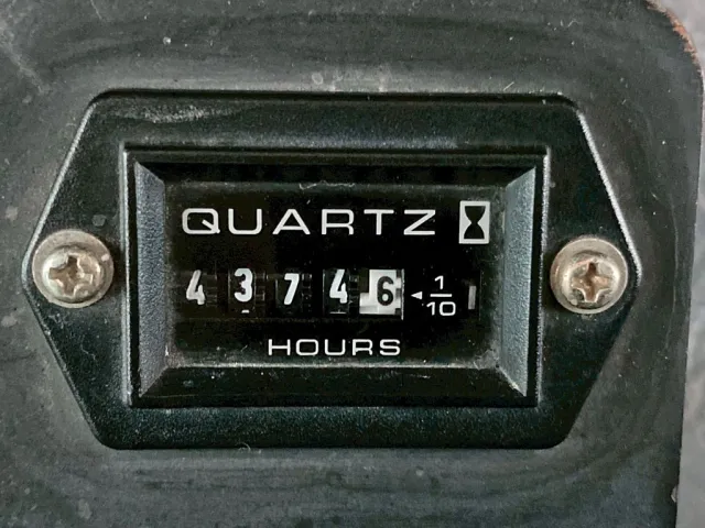 アワメーターです。|三菱 ファイター PA-FK71D(2WD)の写真43