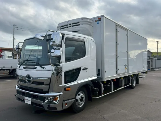 フロント周り、メッキパーツで飾っています。|日野 レンジャー 2KG-FD2ABG(2WD)の写真1