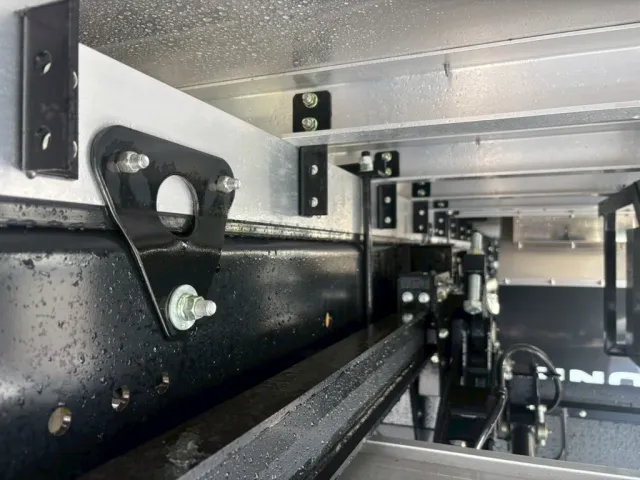 シャーシとネタの状態です。(縦ネタ・横ネタはアルミ製です)|日野 レンジャー 2KG-FD2ABG(2WD)の写真7