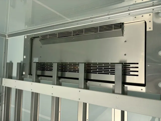 冷凍機の吹き出し口です。|日野 レンジャー 2KG-FD2ABG(2WD)の写真12