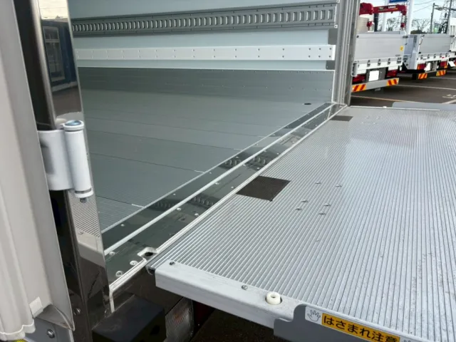 ゲートを上限まで上げた状態です。|日野 レンジャー 2KG-FD2ABG(2WD)の写真15