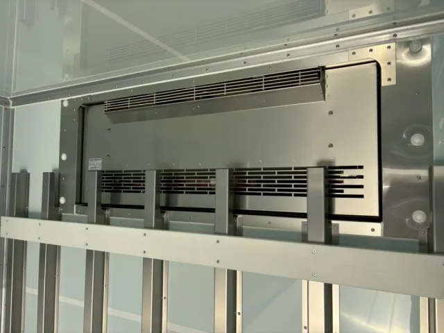 冷凍機の吹き出し口です。|日野 レンジャー 2KG-FD2ABG(2WD)の写真11