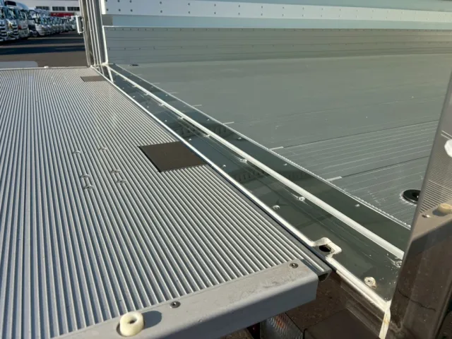 ゲートを上限まで上げた状態です。|日野 レンジャー 2KG-FD2ABG(2WD)の写真14