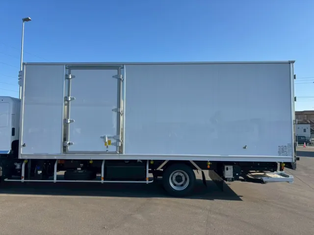 助手席側にサイドドアがあります。|日野 レンジャー 2KG-FD2ABG(2WD)の写真18