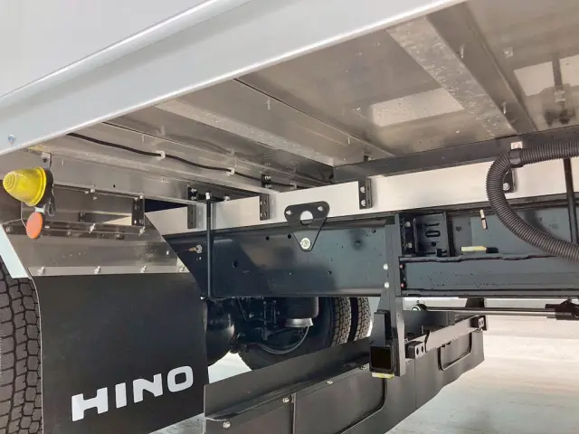 シャーシとネタの状態です。(縦ネタ・横ネタはアルミ製です)|日野 レンジャー 2KG-FD2ABG(2WD)の写真6