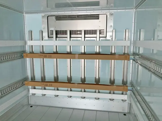 冷凍機の吹き出し口です。|日野 レンジャー 2KG-FD2ABG(2WD)の写真14