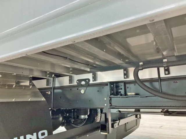 シャーシとネタの状態です。(縦ネタ・横ネタはアルミ製です)|日野 レンジャー 2KG-FD2ABG(2WD)の写真6