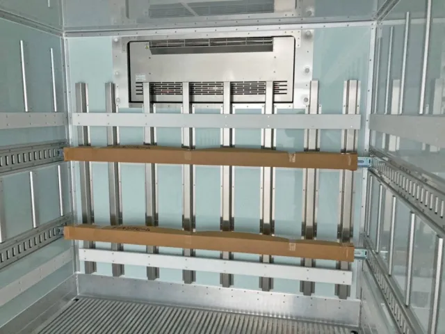 冷凍機の吹き出し口です。|日野 レンジャー 2KG-FD2ABG(2WD)の写真14