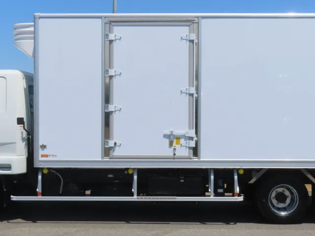 サイドドア付きです。|三菱 ファイター 2KG-FK65F(2WD)の写真9