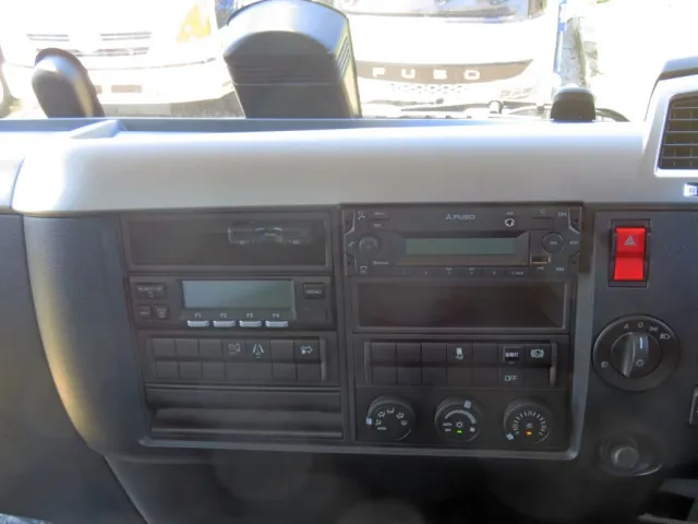 インパネ周りの状態です。|三菱 ファイター 2KG-FK65F(2WD)の写真20