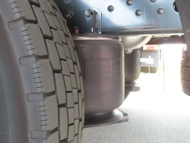 エアサスです。|三菱 ファイター 2KG-FK65F(2WD)の写真5