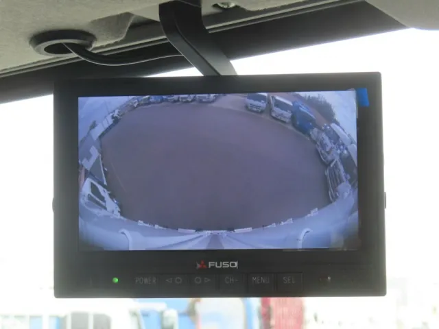 液晶バックモニター付きです。|三菱 ファイター 2KG-FK65F(2WD)の写真17