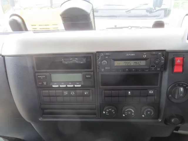 インパネ周りの状態です。|三菱 ファイター 2KG-FK65F(2WD)の写真18