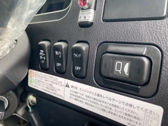 ウイングとパワーゲートのスイッチです|三菱 ファイター 2KG-FK65F(2WD)の写真18