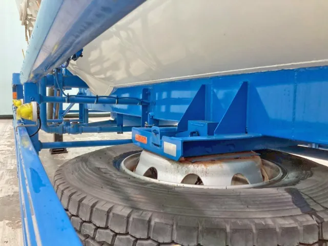 シャーシの状態です。|極東  KA24060の写真6