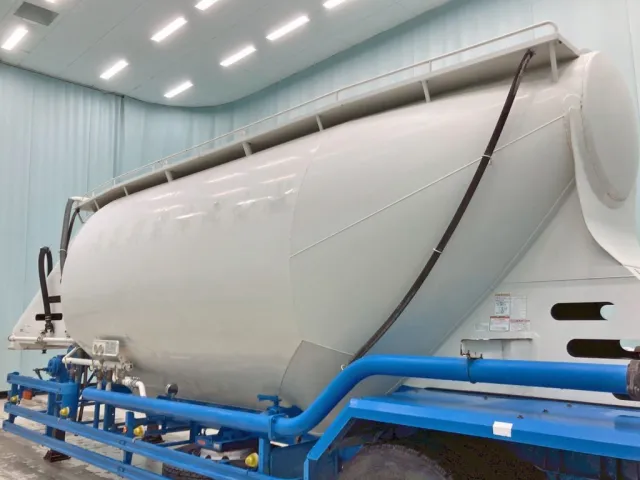 タンク助手席側にシールはがし跡があります。|極東  KA24060の写真13