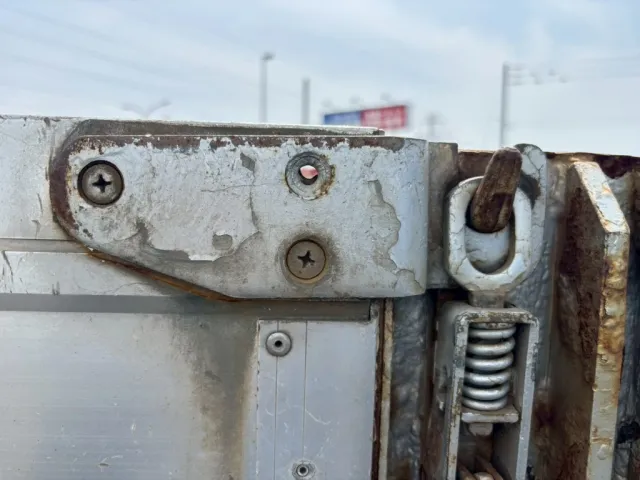 アオリロック取付ボルト緩み・欠品箇所あります。|UDトラックス クオン QKG-CG5ZMの写真22