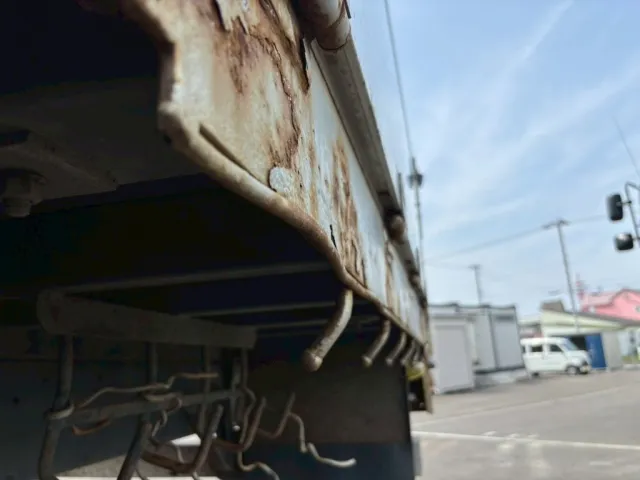 助手席側サイドレール曲がりあります。|UDトラックス クオン QKG-CG5ZMの写真23