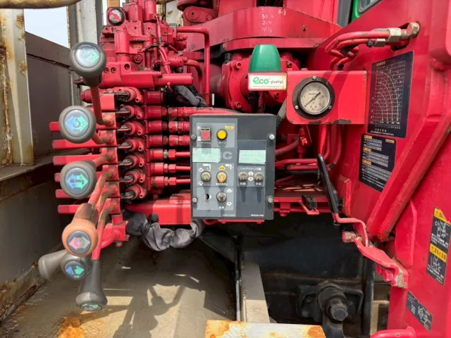 クレーンの操作レバーです。|UDトラックス クオン QKG-CG5ZMの写真30