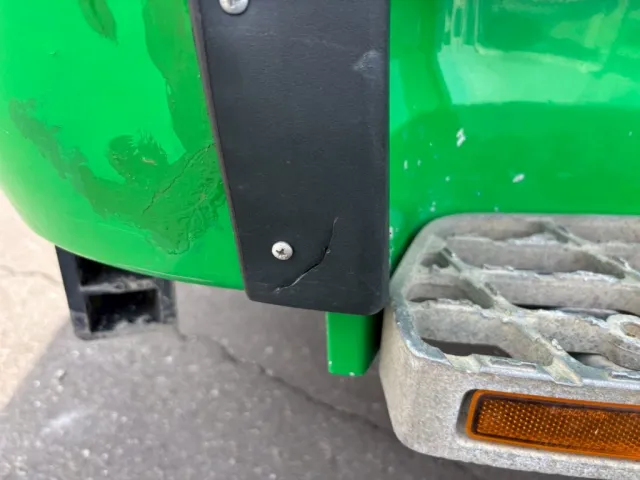 助手席側フロントバンパーカバー割れあります。|UDトラックス クオン QKG-CG5ZMの写真32