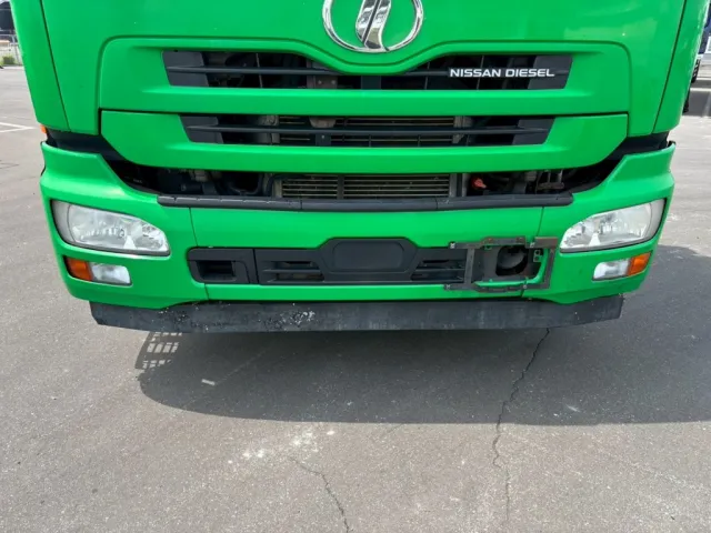 左右ライトレンズくすみあります。|UDトラックス クオン QKG-CG5ZMの写真33