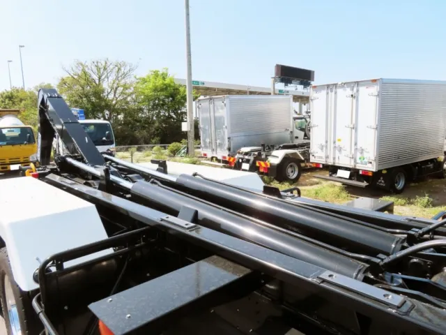 ツインシリンダーです。|三菱 スーパーグレート 2PG-FV80VYの写真7