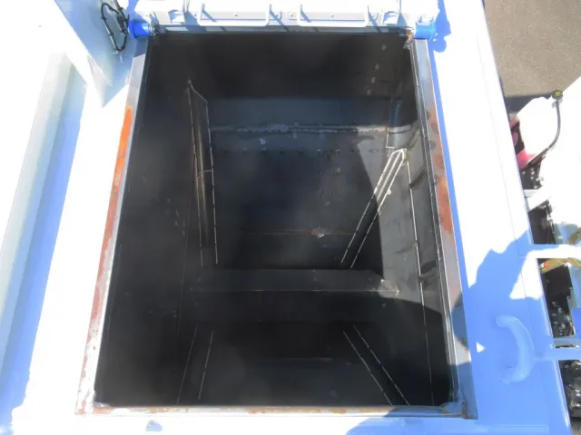 前方から1室目です。|三菱 スーパーグレート 2PG-FV84VZの写真11