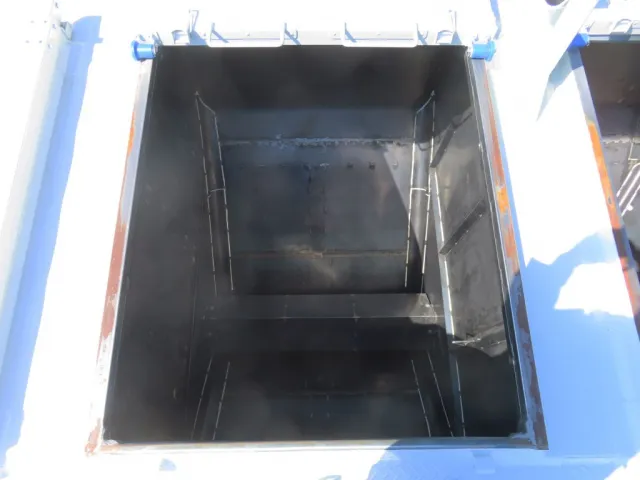 前方から2室目です。|三菱 スーパーグレート 2PG-FV84VZの写真12