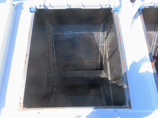 前方から4室目です。|三菱 スーパーグレート 2PG-FV84VZの写真14