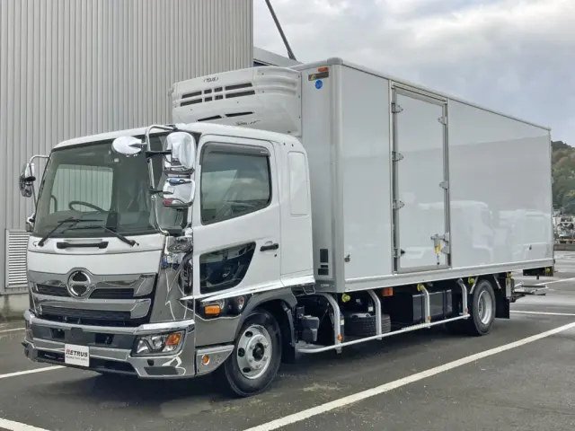 フロント周り、メッキパーツで飾っています。|日野 レンジャー 2KG-FD2ABG(2WD)の写真1