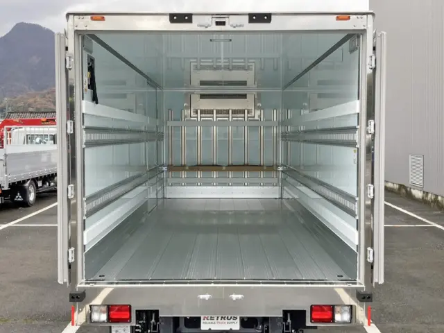 門口周りはステンレス製です。|日野 レンジャー 2KG-FD2ABG(2WD)の写真12