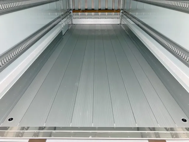 床はシステムフロアー・アルミ製です。|日野 レンジャー 2KG-FD2ABG(2WD)の写真13