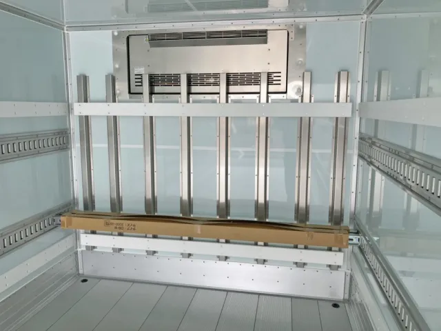 冷凍機の吹き出し口です。|日野 レンジャー 2KG-FD2ABG(2WD)の写真14