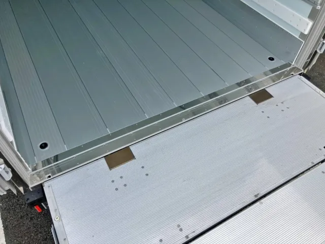 ゲートを上限まで上げた状態です。|日野 レンジャー 2KG-FD2ABG(2WD)の写真17