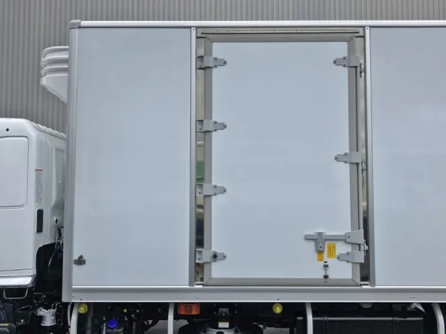 ボディー助手席側前方に片開き式のサイドドアが付いています。|日野 レンジャー 2KG-FD2ABG(2WD)の写真20