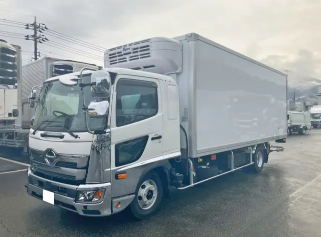 フロント周りメッキパーツで飾っています。|日野 レンジャー 2KG-FD2ABG(2WD)の写真1