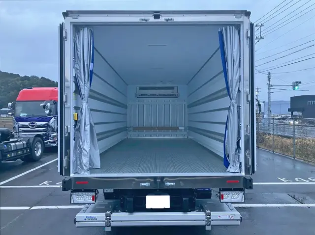 門口周りはステンレス製です。|日野 レンジャー 2KG-FD2ABG(2WD)の写真12