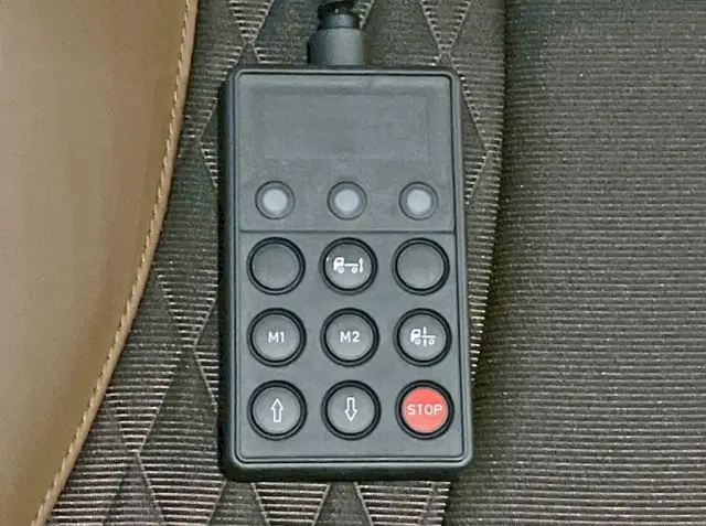 エアサスのコントローラーです。|日野 レンジャー 2KG-FD2ABG(2WD)の写真29