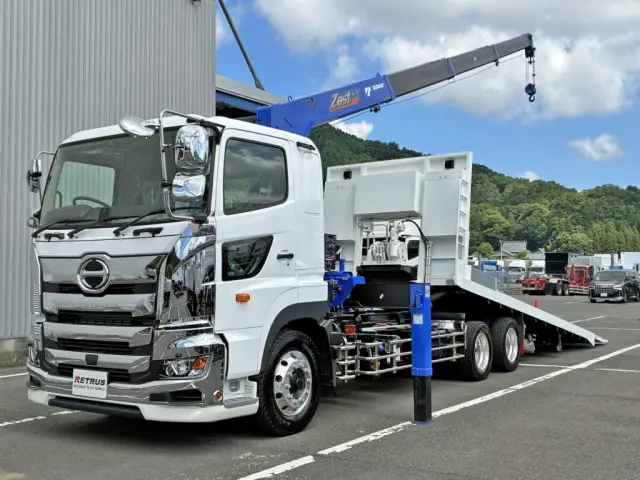 フロント周り、メッキパーツで飾っています。|日野 プロフィア 2DG-FQ1AJC(2WD)の写真1