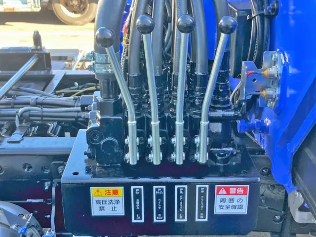 自動歩み・ウインチ・ボディースライド・アウトリガーの操作レバーです。|日野 プロフィア 2DG-FQ1AJC(2WD)の写真22