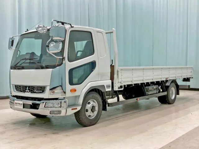 フロント周り、メッキパーツで飾っています。|三菱 ファイター 2KG-FK62F(2WD)の写真1