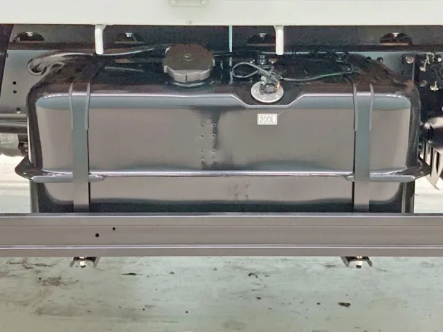 燃料タンクは200Lです。|三菱 ファイター 2KG-FK62F(2WD)の写真15