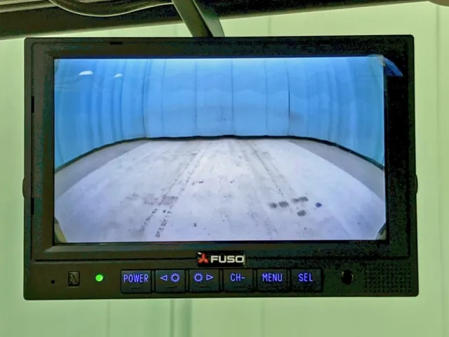 液晶バックモニター付きです。|三菱 ファイター 2KG-FK62F(2WD)の写真16