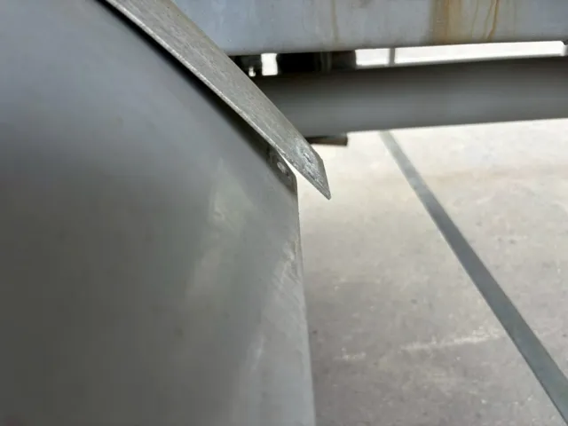 運転席側リヤフェンダーリベット外れあります。|東邦  TT28J5N2Sの写真43