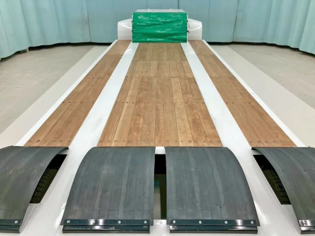 床は板張りです。|東邦  TL48J9T2Sの写真10