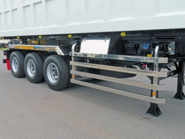 サイドバンパー・サイドバンパーステーはステンレス製です。|コダイラ  KFL32改の写真13