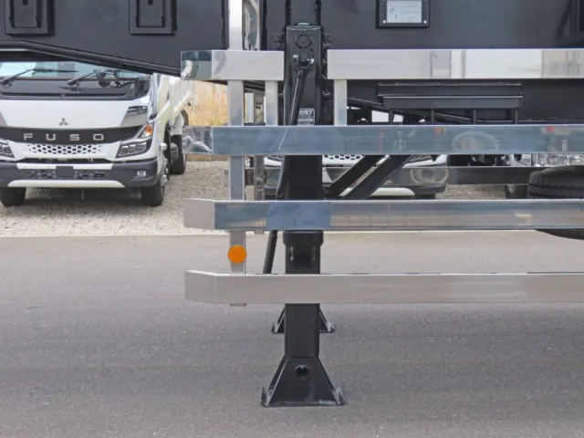 脚は手動式です。|コダイラ  KFL32改の写真23