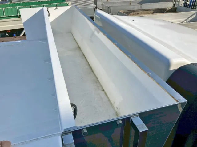 シートデッキの状態です。|日野 プロフィア 2DG-FS1AJEの写真11